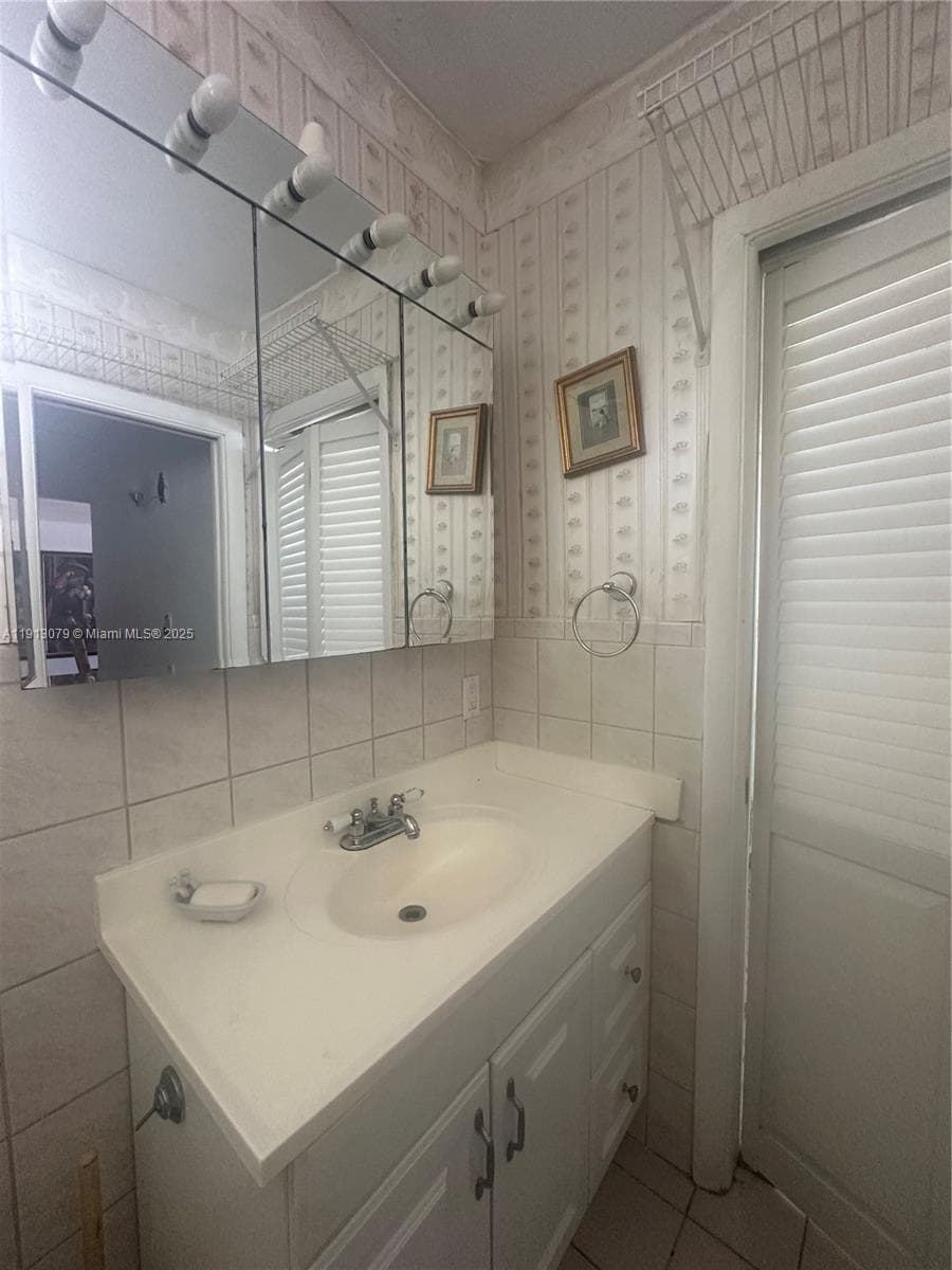 16790 NE 14th Ave # 202, Miami FL 33162 — 16
