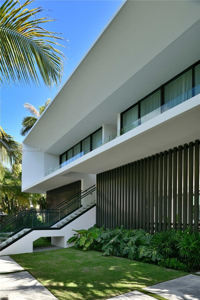375 N Hibiscus Dr, Miami Beach FL 33139 — 46