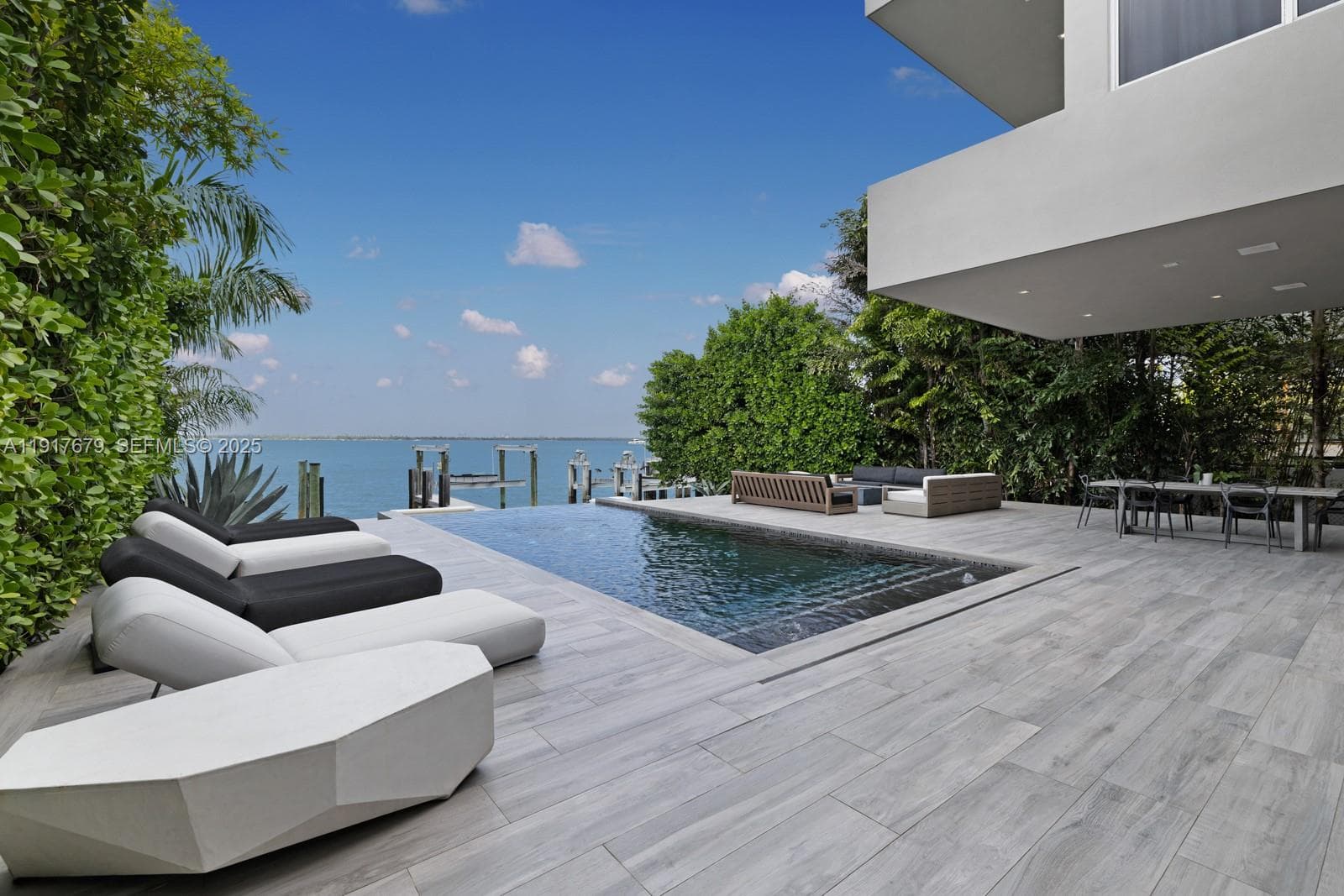 1379 N Venetian Way, Miami FL 33139 — 6