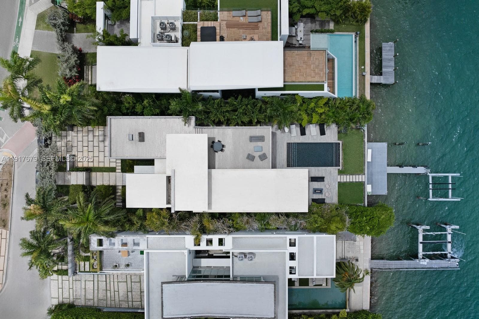 1379 N Venetian Way, Miami FL 33139 — 53