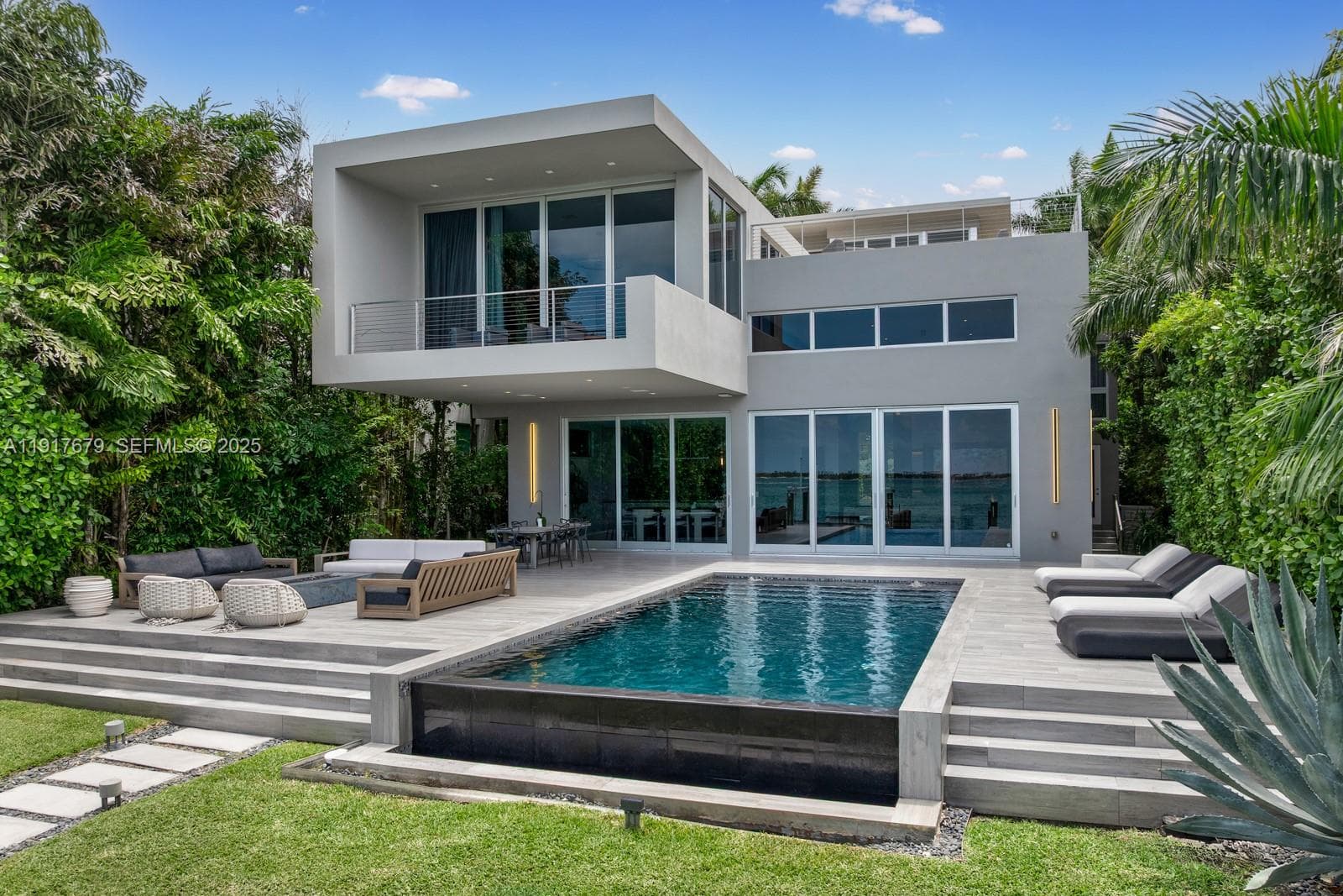 1379 N Venetian Way, Miami FL 33139 — 5