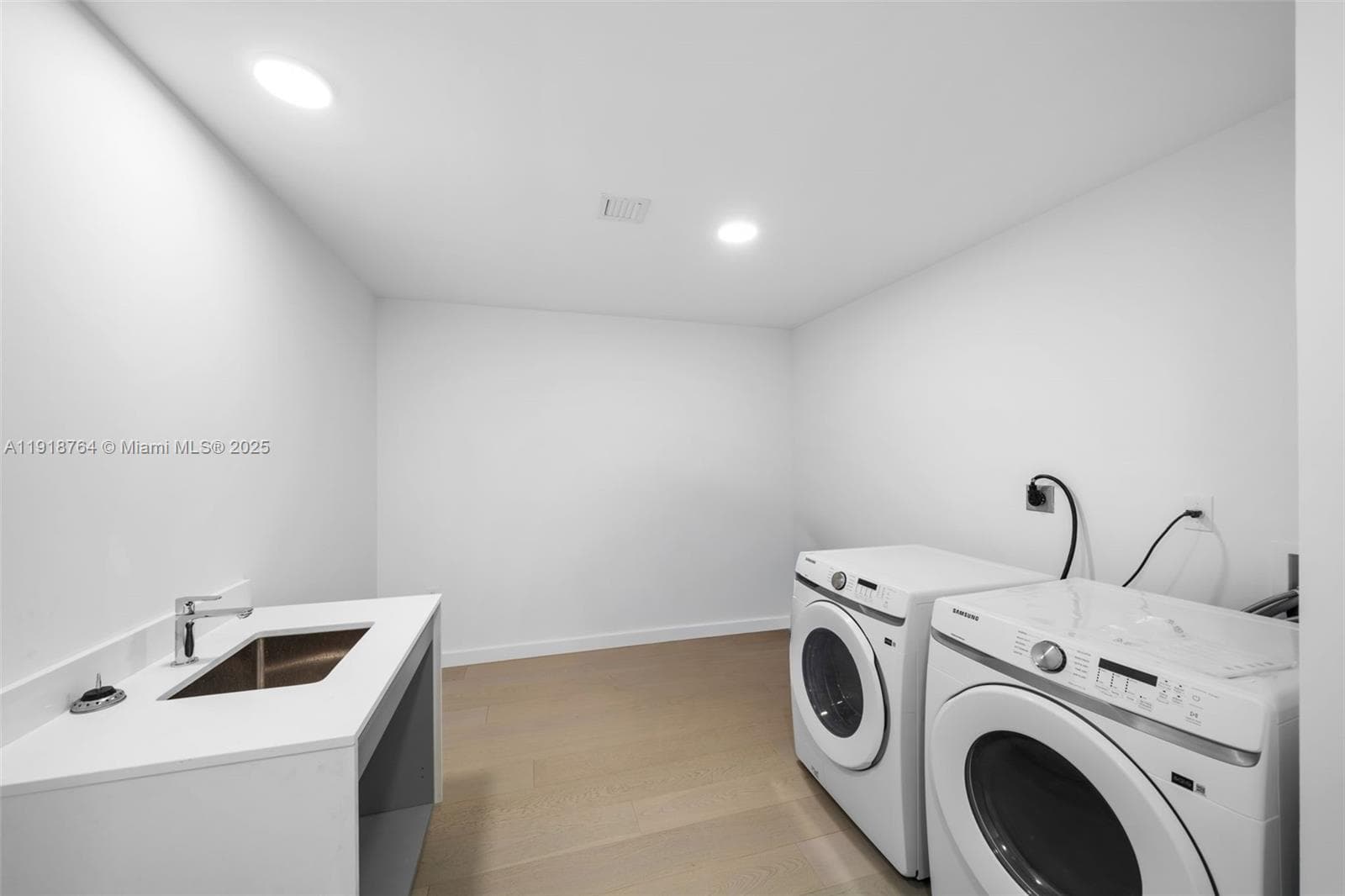 500 Alton, Miami Beach FL 33139 — 52
