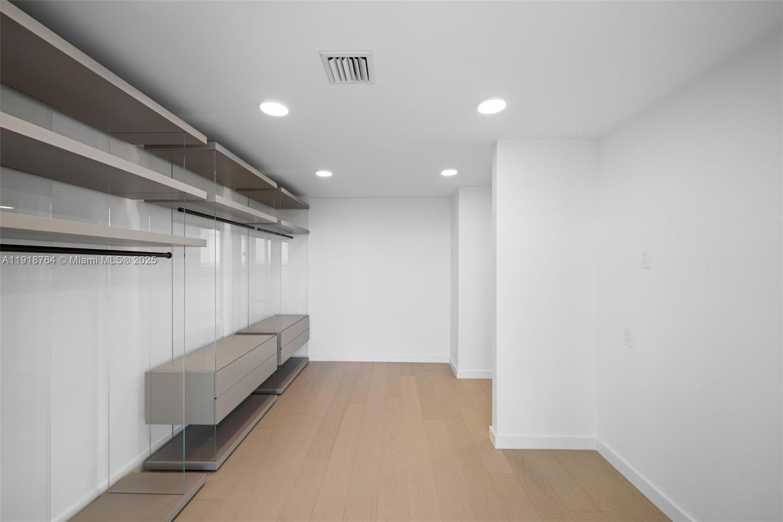 500 Alton, Miami Beach FL 33139 — 69
