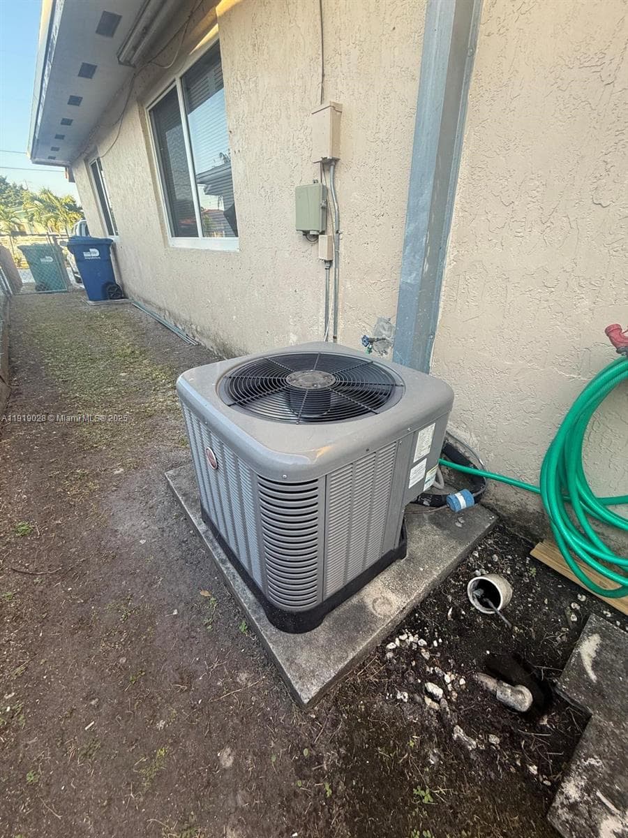 11136 SW 5th St, Sweetwater FL 33174 — 17
