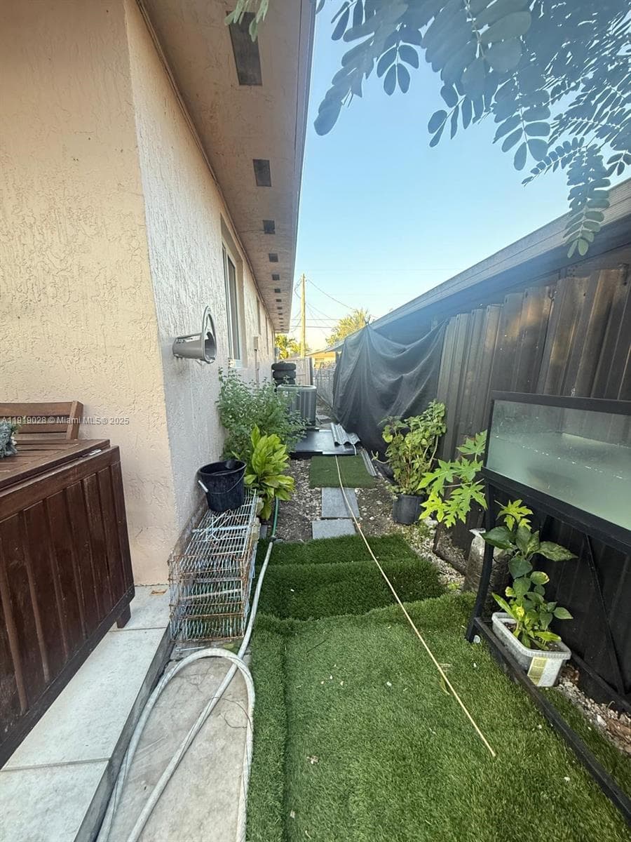 11136 SW 5th St, Sweetwater FL 33174 — 18