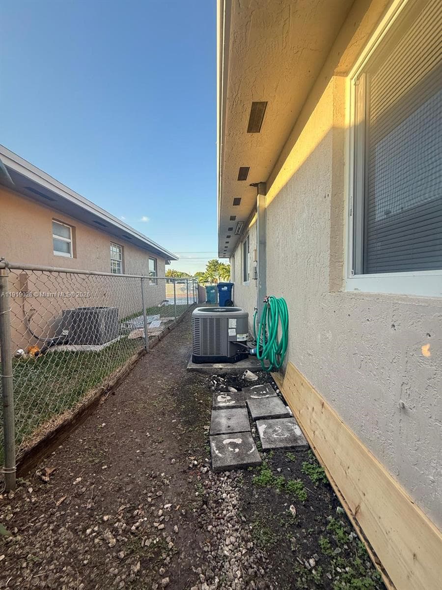 11136 SW 5th St, Sweetwater FL 33174 — 15
