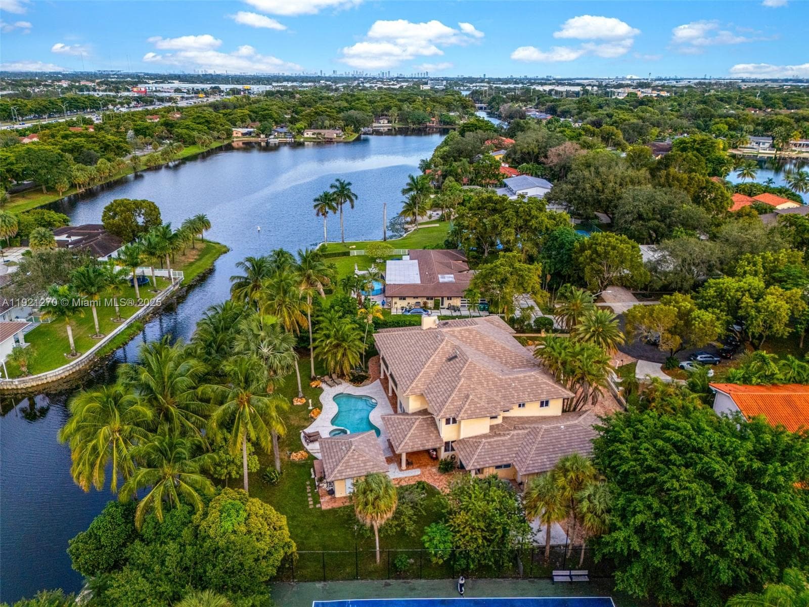 7225 Gleneagle Dr, Miami Lakes FL 33014 — 95