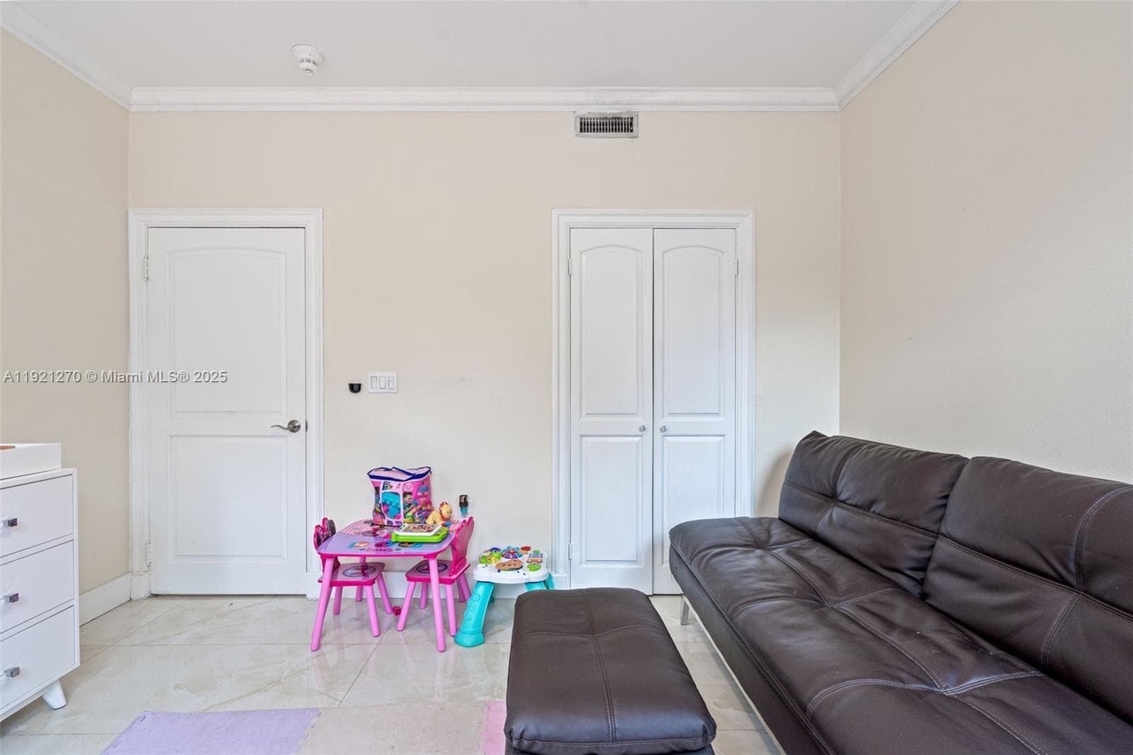 7225 Gleneagle Dr, Miami Lakes FL 33014 — 42