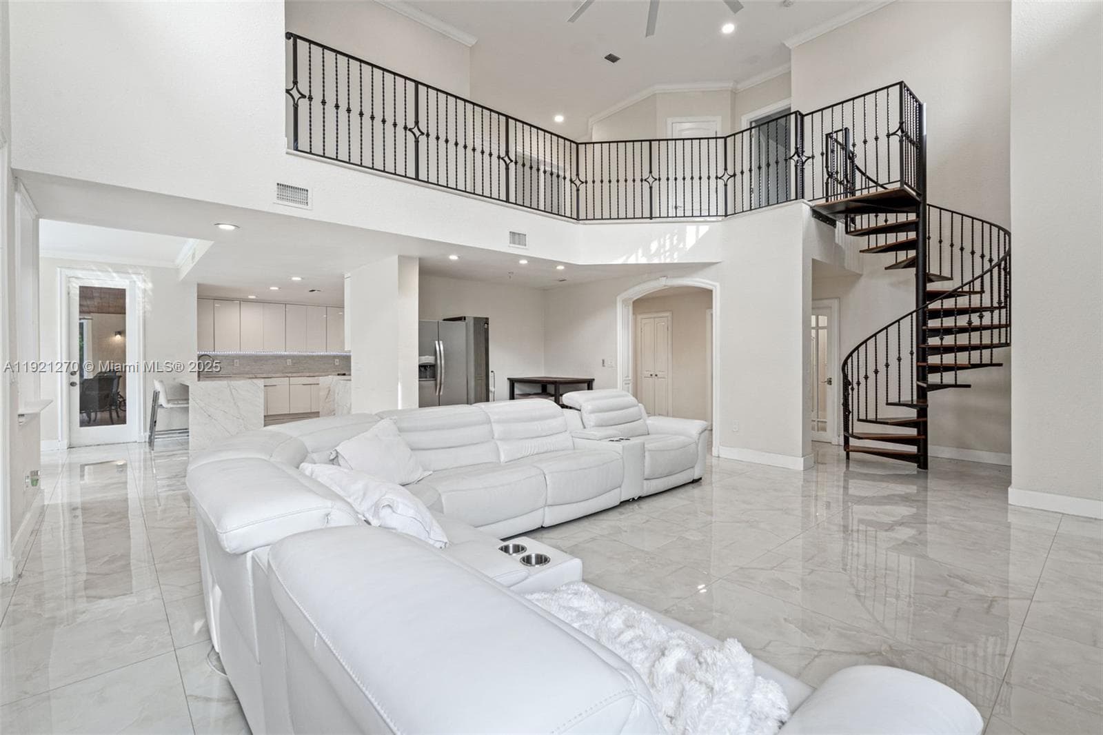 7225 Gleneagle Dr, Miami Lakes FL 33014 — 17