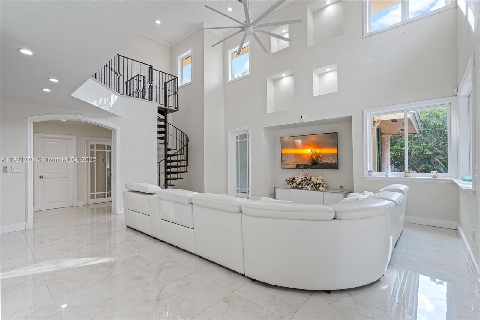 7225 Gleneagle Dr, Miami Lakes FL 33014 — 16