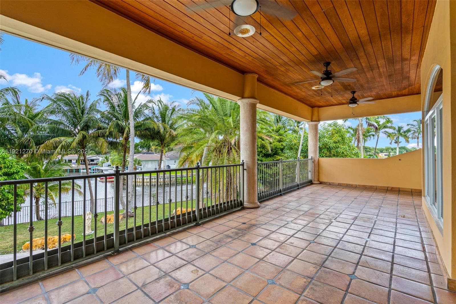 7225 Gleneagle Dr, Miami Lakes FL 33014 — 63