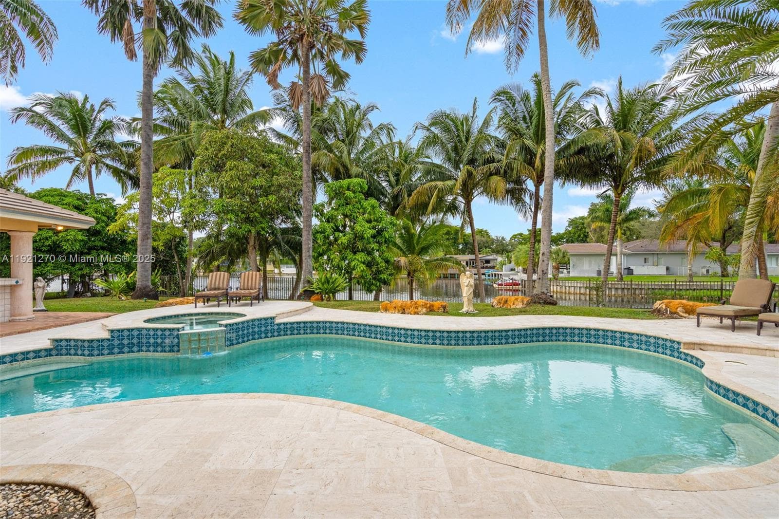 7225 Gleneagle Dr, Miami Lakes FL 33014 — 69