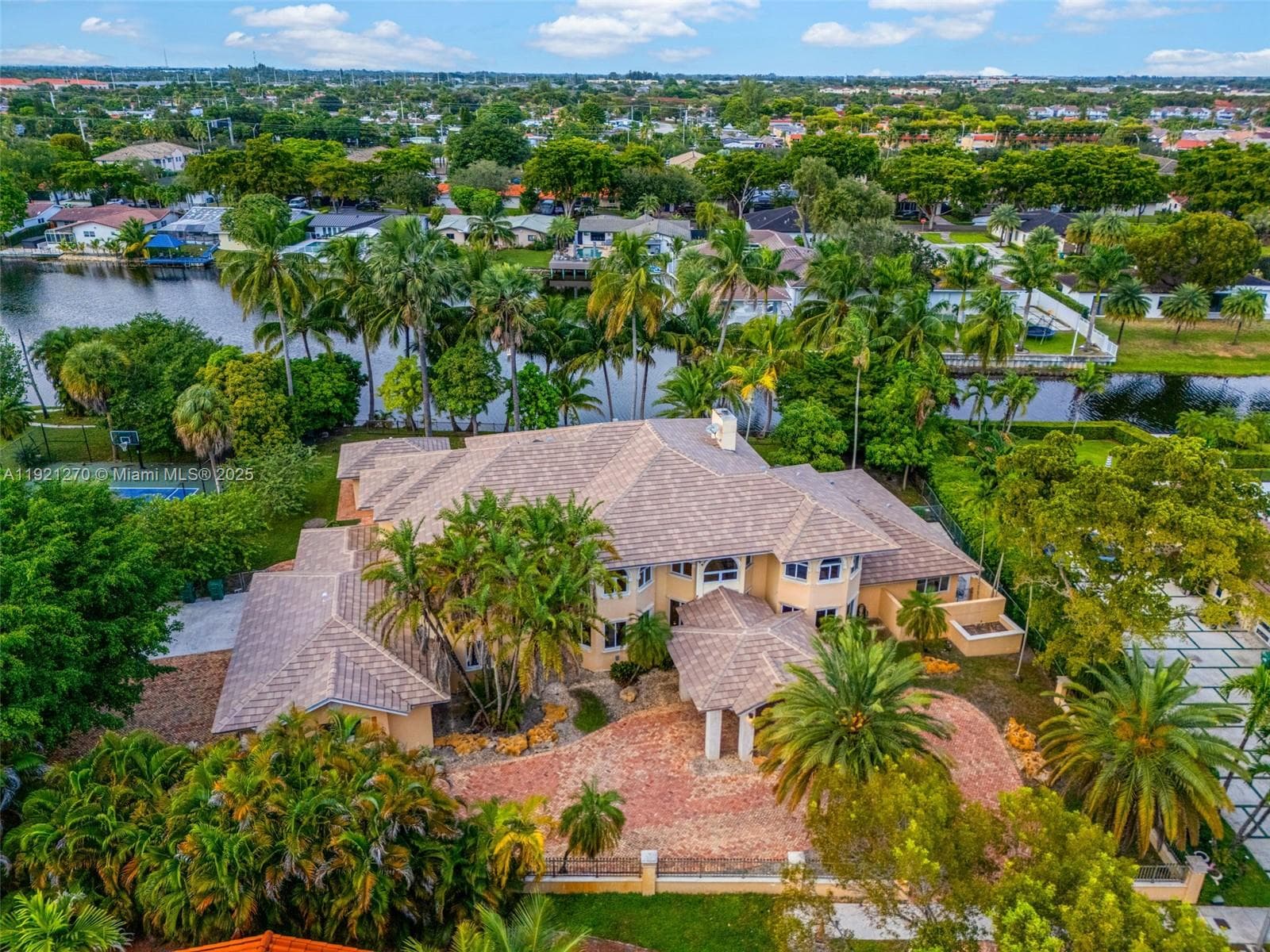 7225 Gleneagle Dr, Miami Lakes FL 33014 — 86