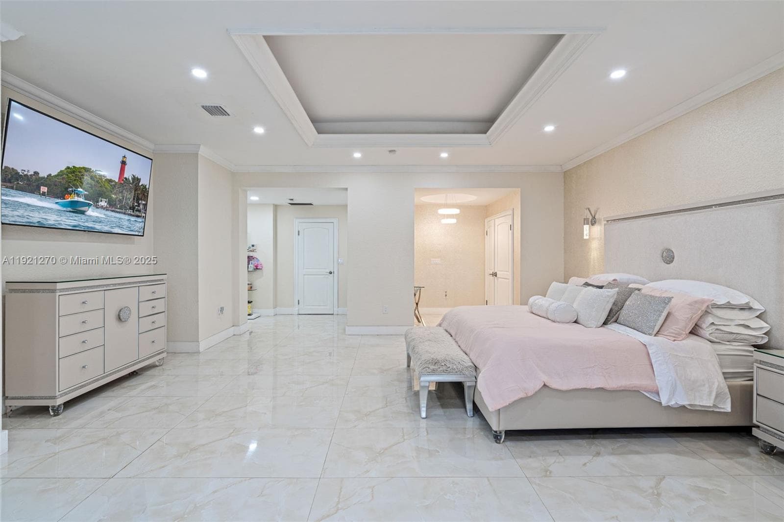 7225 Gleneagle Dr, Miami Lakes FL 33014 — 45