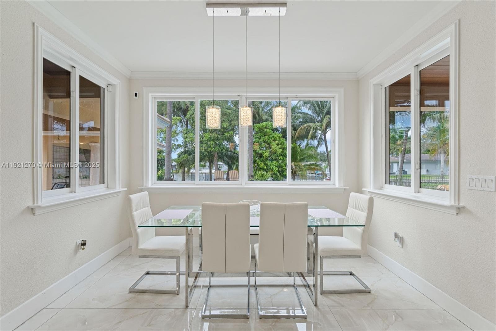 7225 Gleneagle Dr, Miami Lakes FL 33014 — 19
