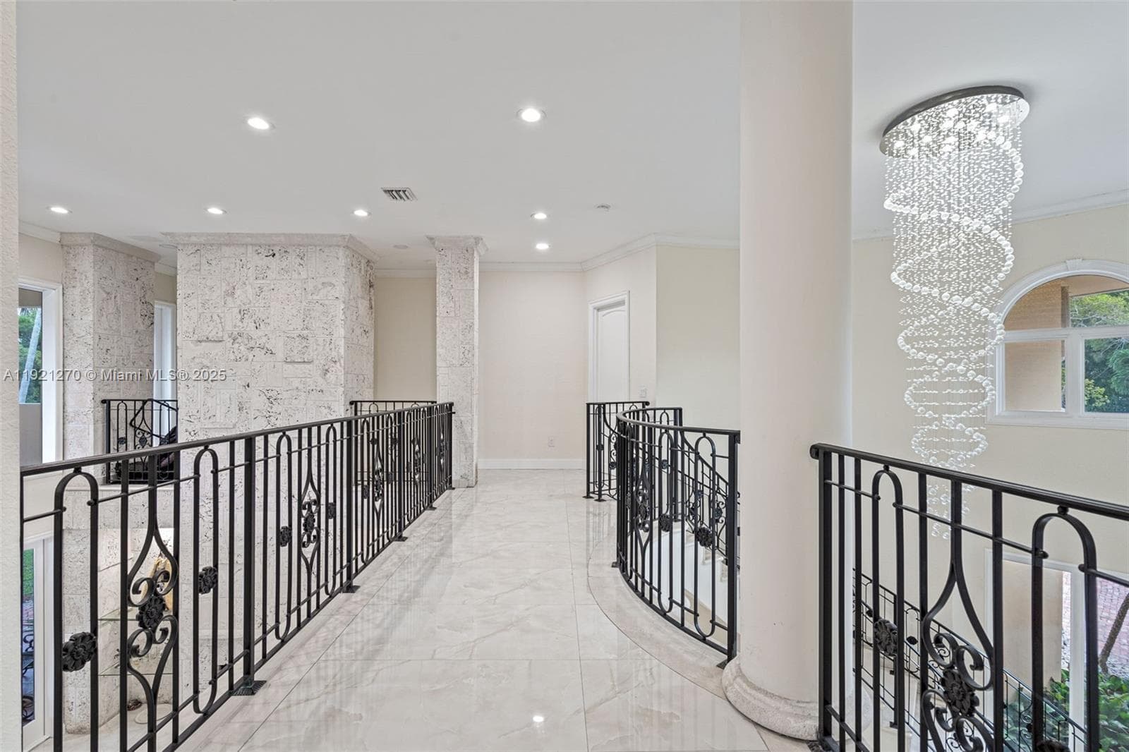 7225 Gleneagle Dr, Miami Lakes FL 33014 — 44
