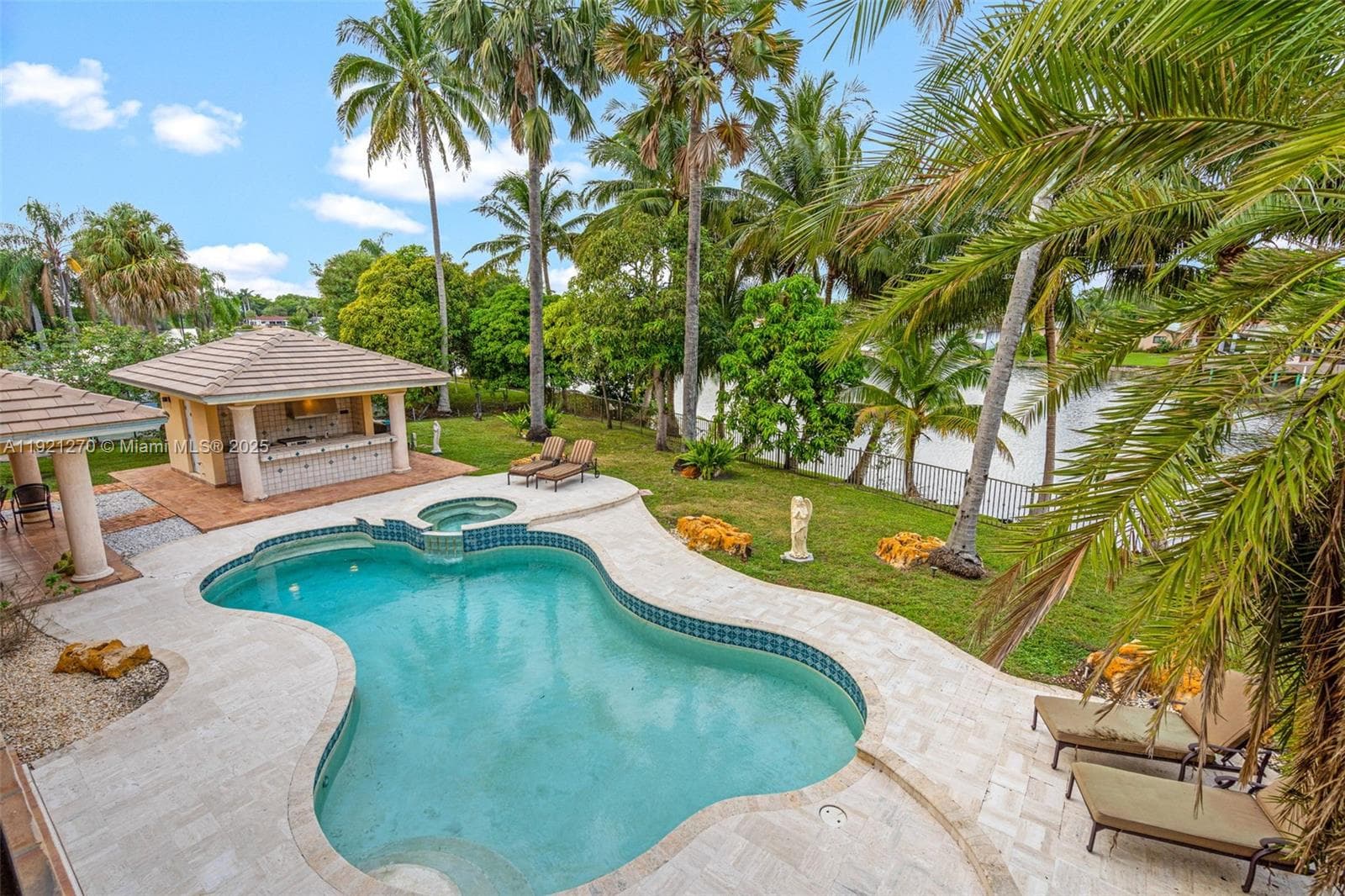 7225 Gleneagle Dr, Miami Lakes FL 33014 — 64