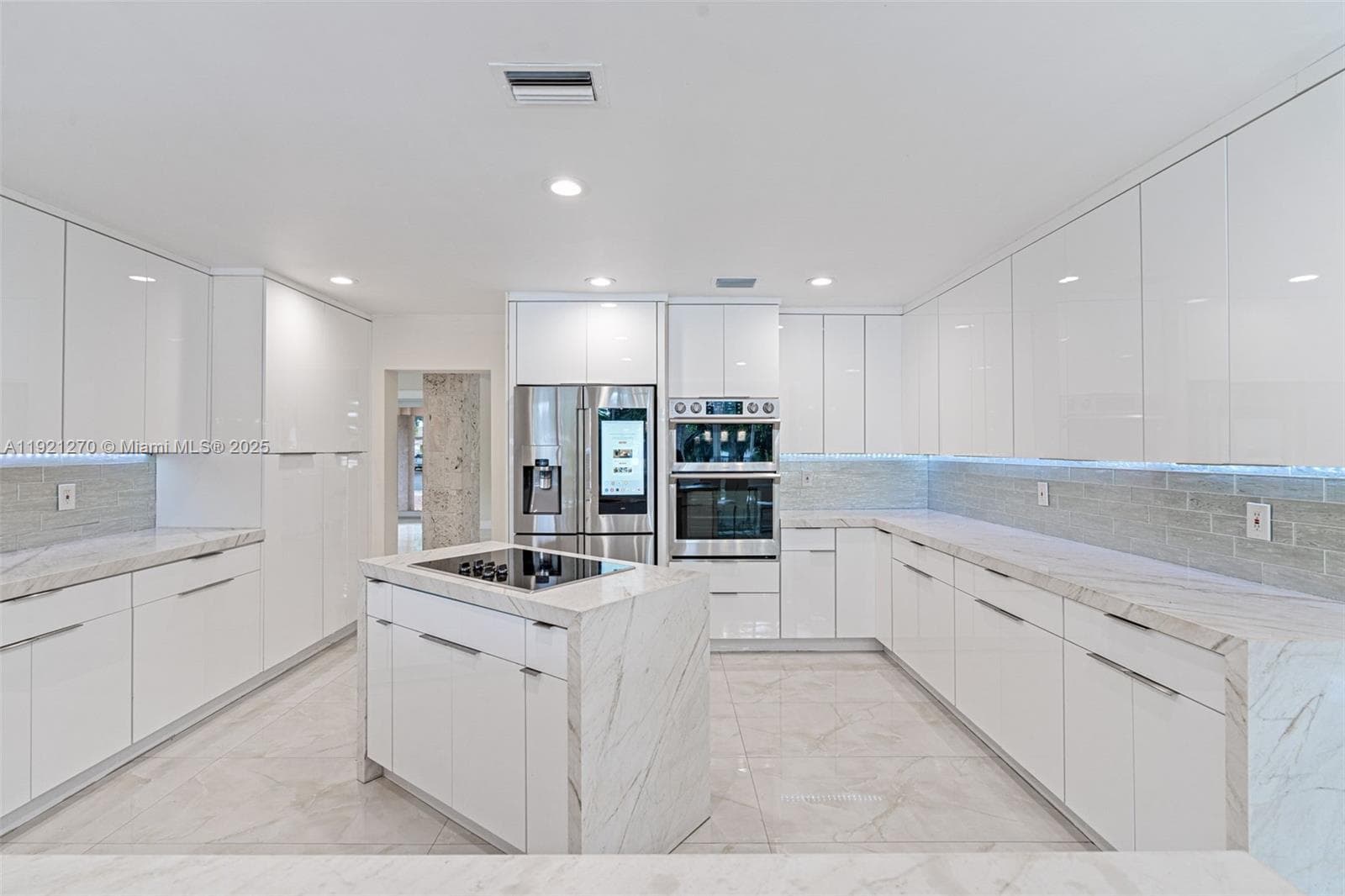 7225 Gleneagle Dr, Miami Lakes FL 33014 — 21
