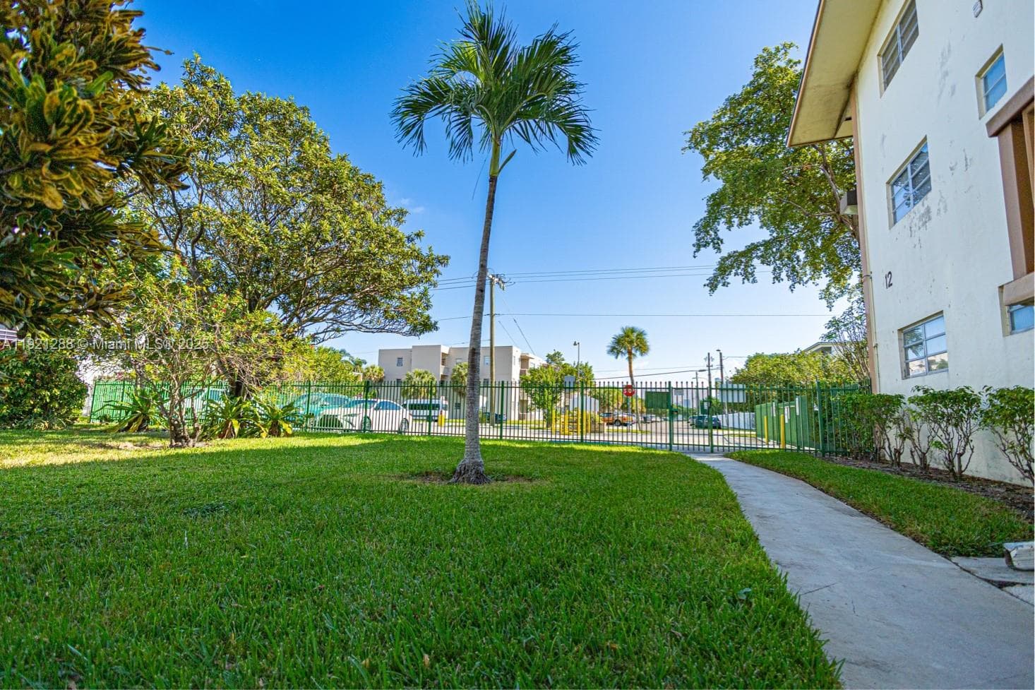 16790 NE 14th Ave # 215, Miami FL 33162 — 33