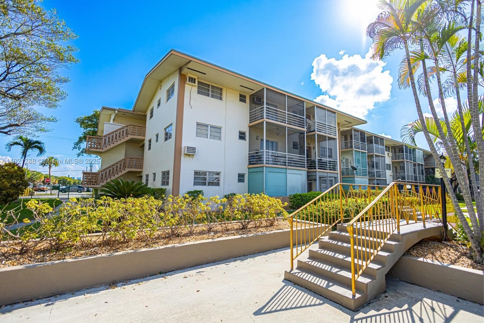 16790 NE 14th Ave # 215, Miami FL 33162 — 35