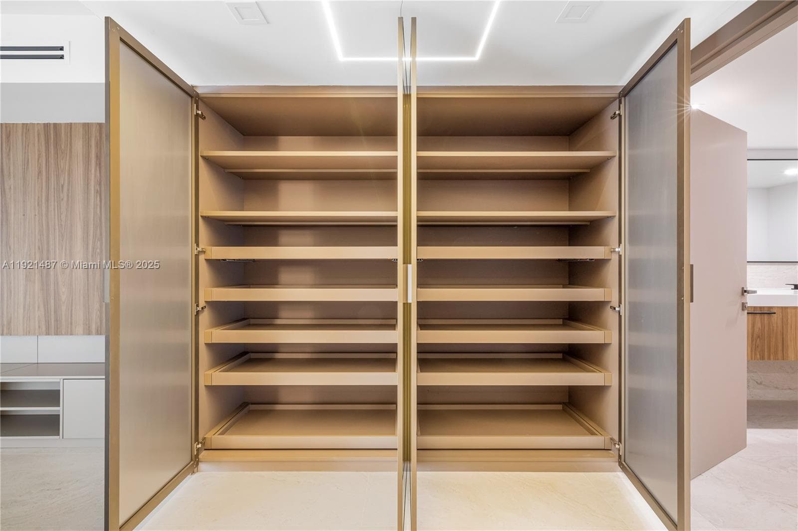 10155 Collins Ave # 202, Bal Harbour FL 33154 — 37