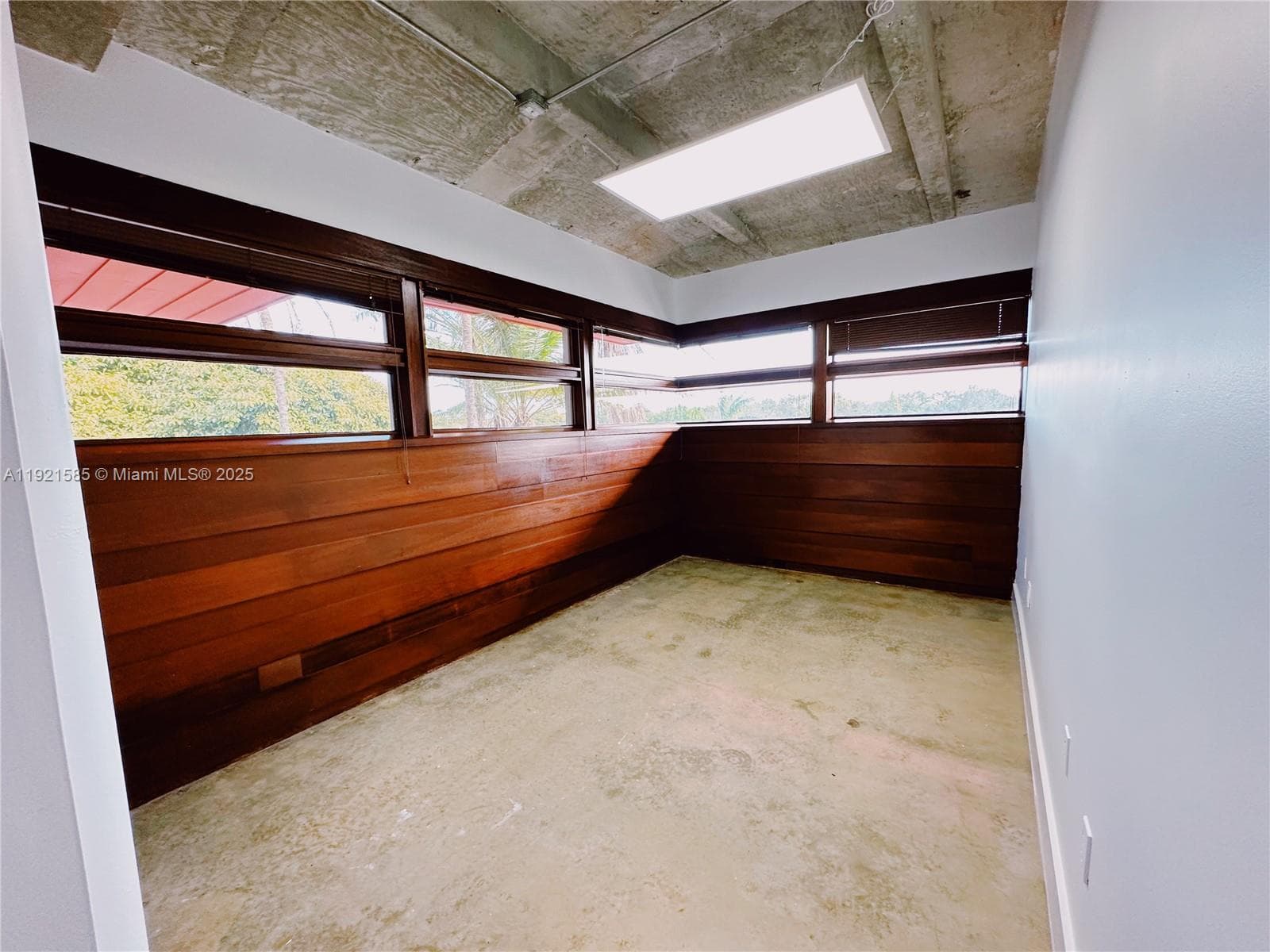 1125 NE 125th St, North Miami FL 33161 — 2