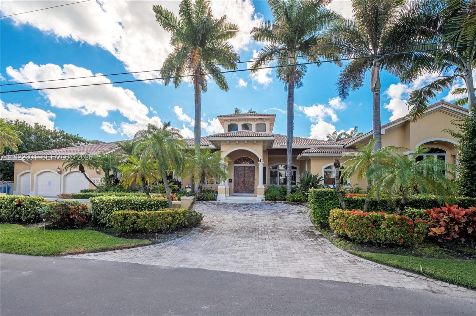 3220 NE 165th St, North Miami Beach FL 33160 — 2