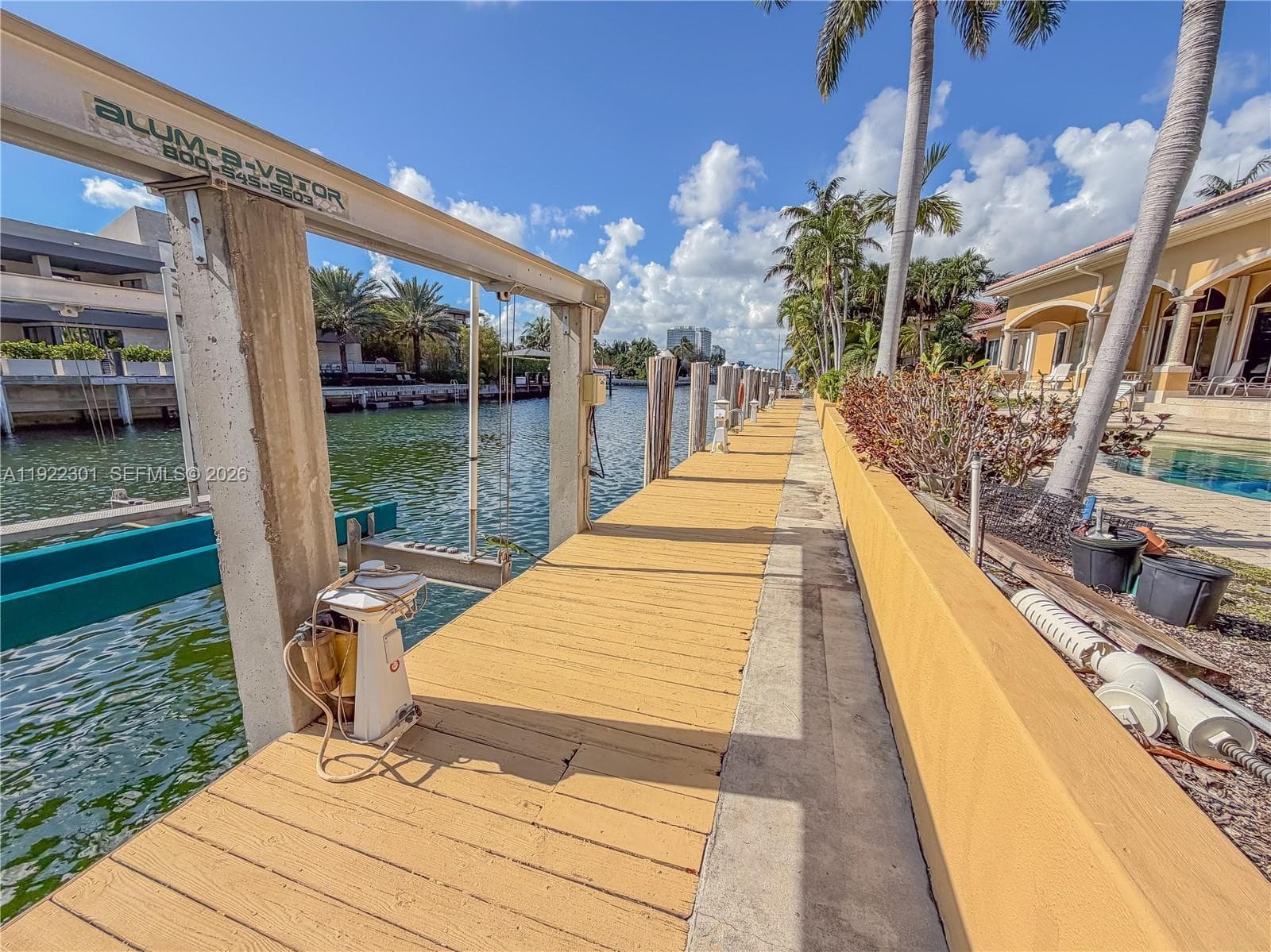 3220 NE 165th St, North Miami Beach FL 33160 — 21