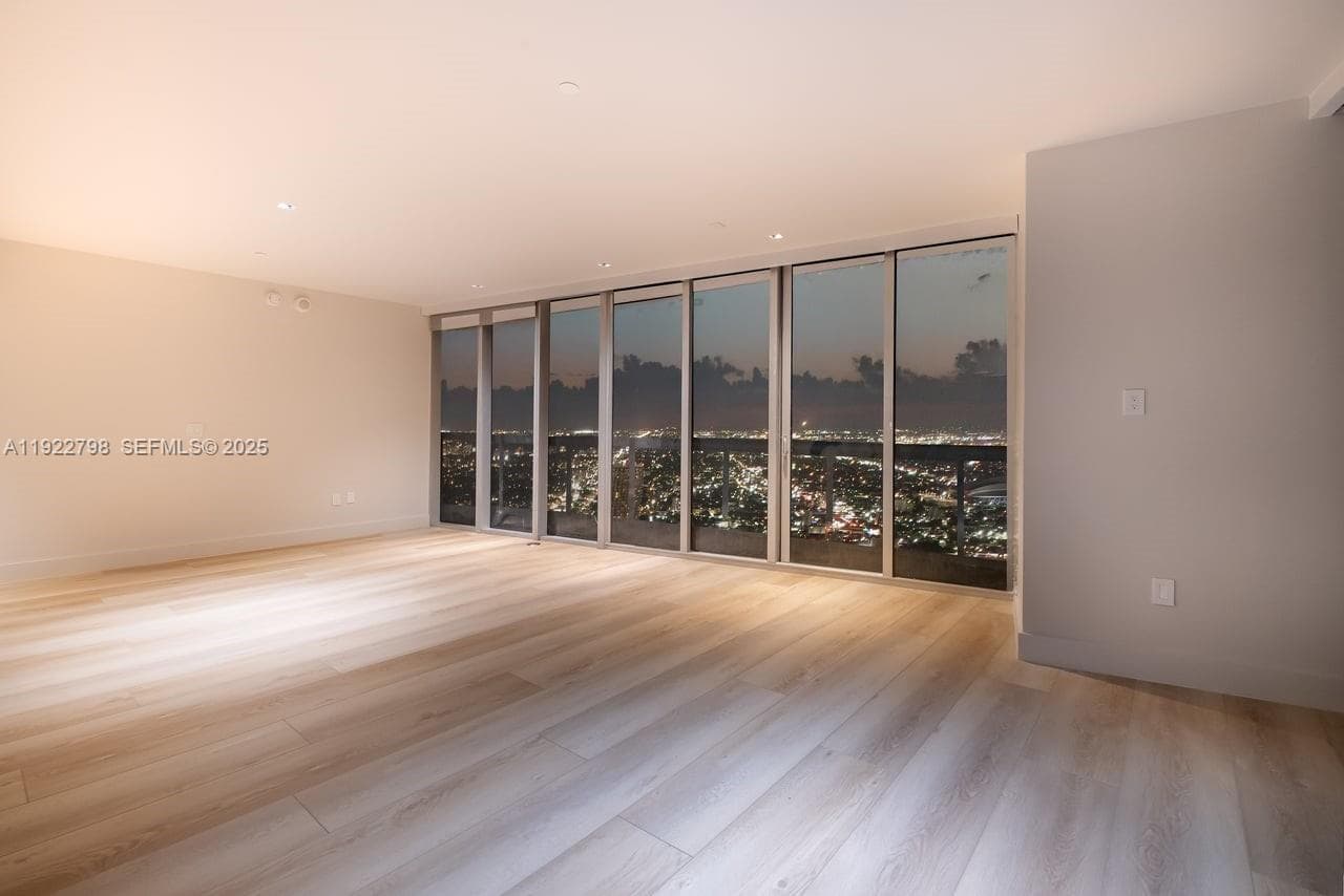 465 Brickell Ave # 5701, Miami FL 33131 — 27