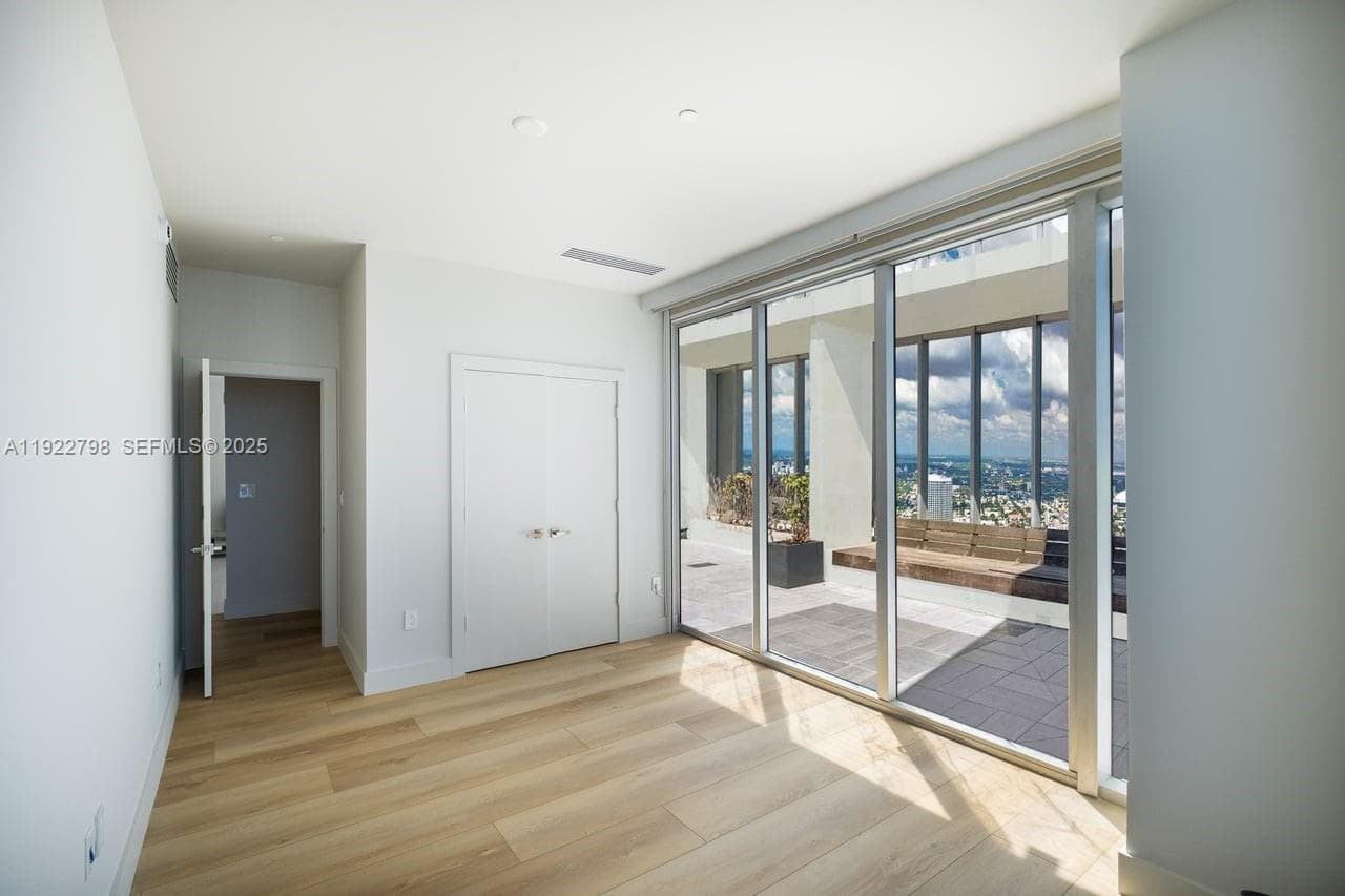 465 Brickell Ave # 5701, Miami FL 33131 — 17
