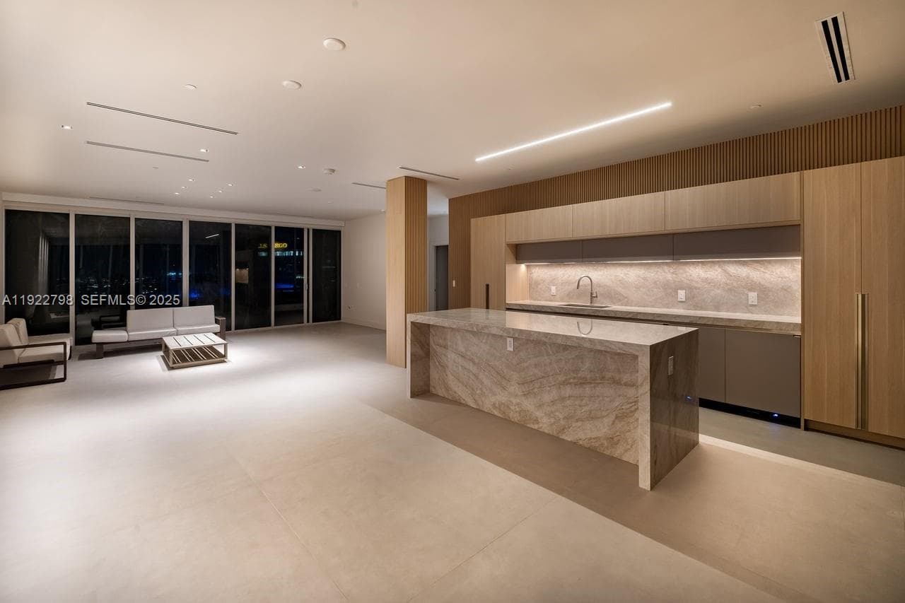 465 Brickell Ave # 5701, Miami FL 33131 — 16