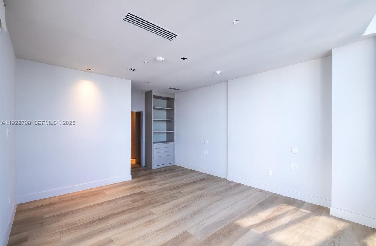 465 Brickell Ave # 5701, Miami FL 33131 — 12