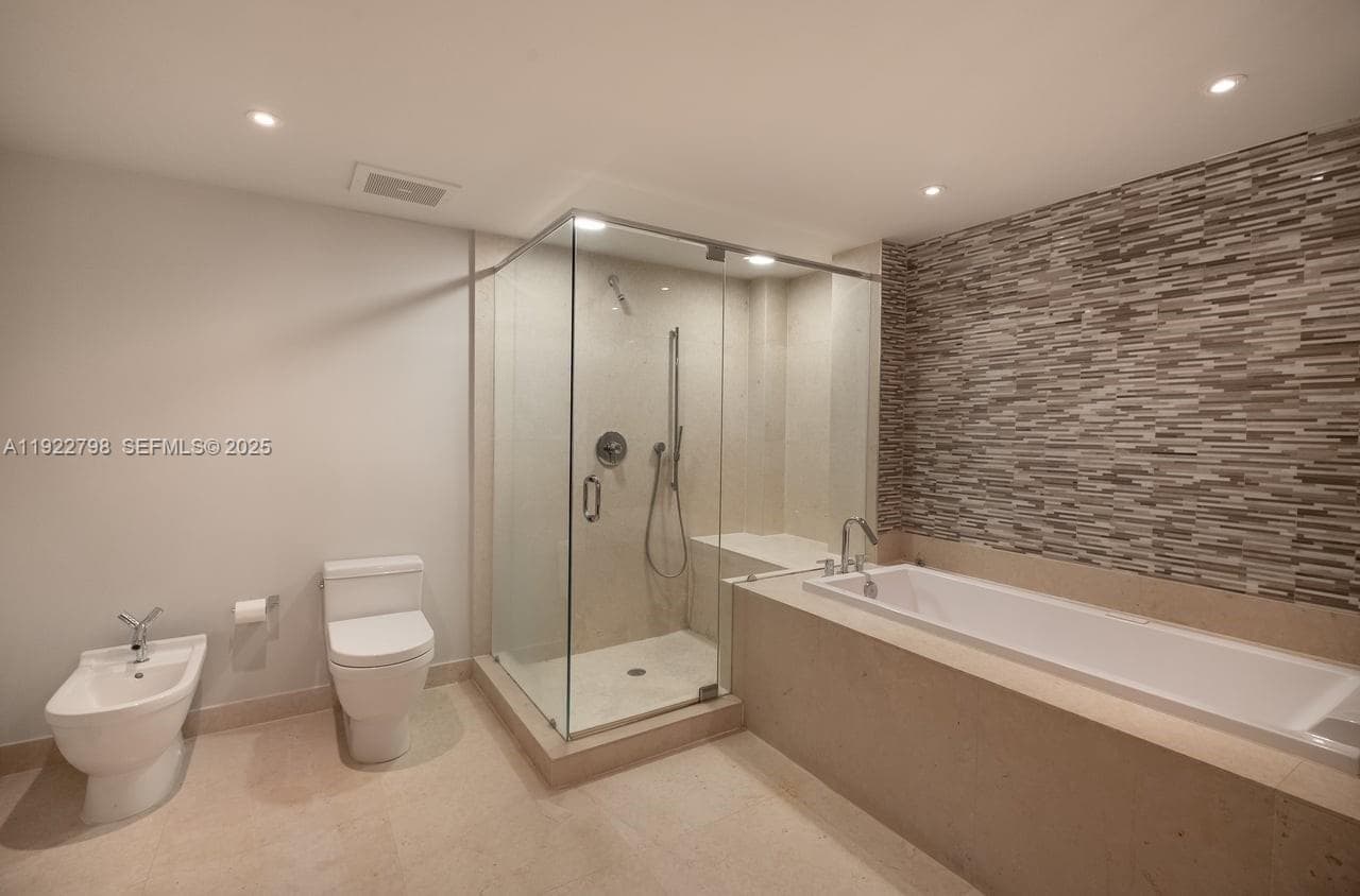 465 Brickell Ave # 5701, Miami FL 33131 — 24
