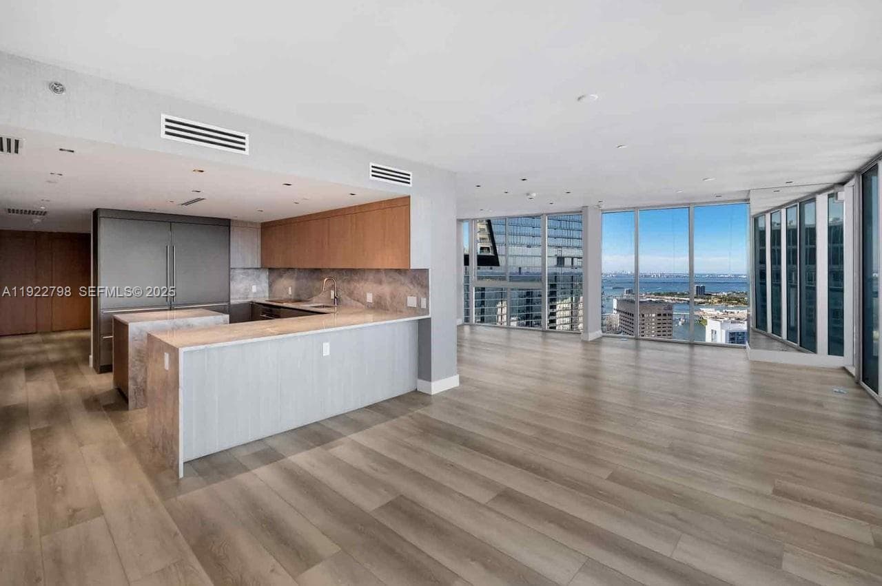465 Brickell Ave # 5701, Miami FL 33131 — 30