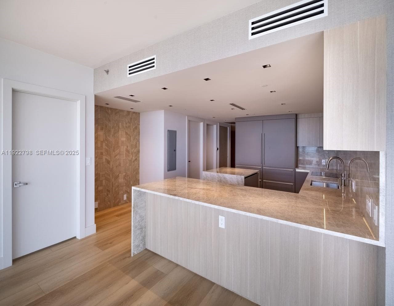 465 Brickell Ave # 5701, Miami FL 33131 — 33
