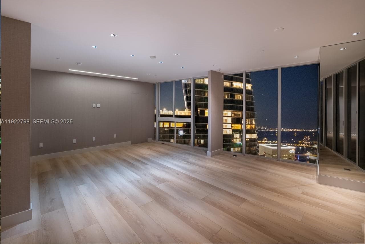 465 Brickell Ave # 5701, Miami FL 33131 — 37