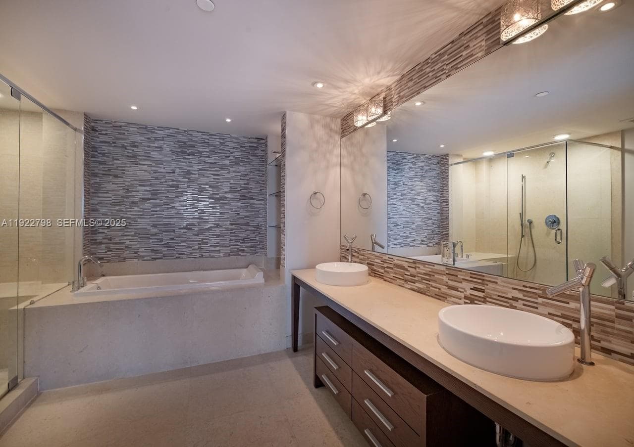 465 Brickell Ave # 5701, Miami FL 33131 — 25