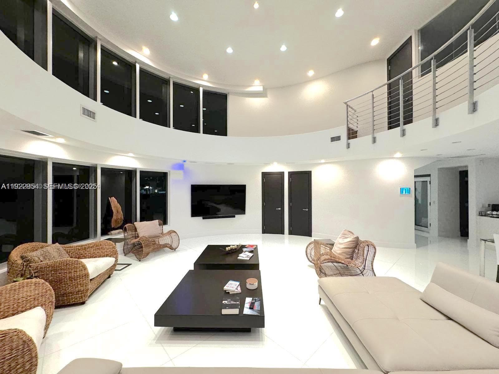 3344 NE 167th St, North Miami Beach FL 33160 — 24