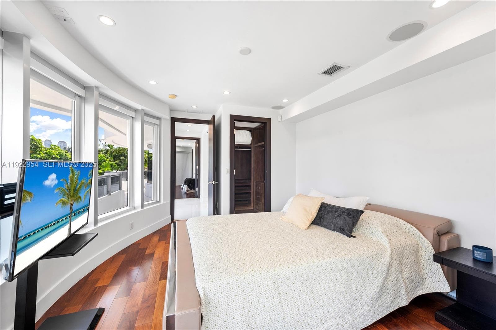 3344 NE 167th St, North Miami Beach FL 33160 — 82
