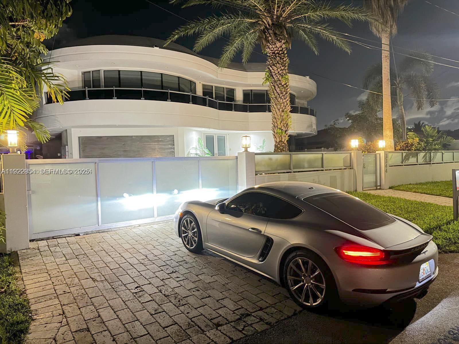 3344 NE 167th St, North Miami Beach FL 33160 — 4