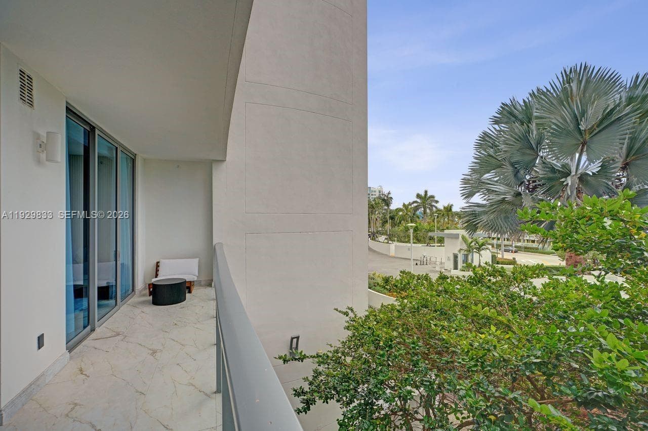 3300 NE 188th St # 210, Aventura FL 33180 — 42