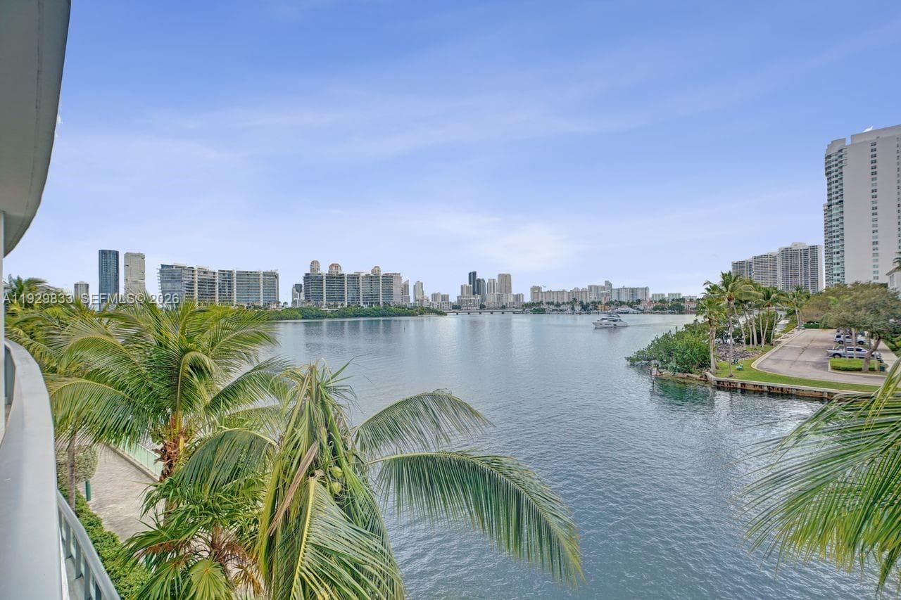 3300 NE 188th St # 210, Aventura FL 33180 — 47