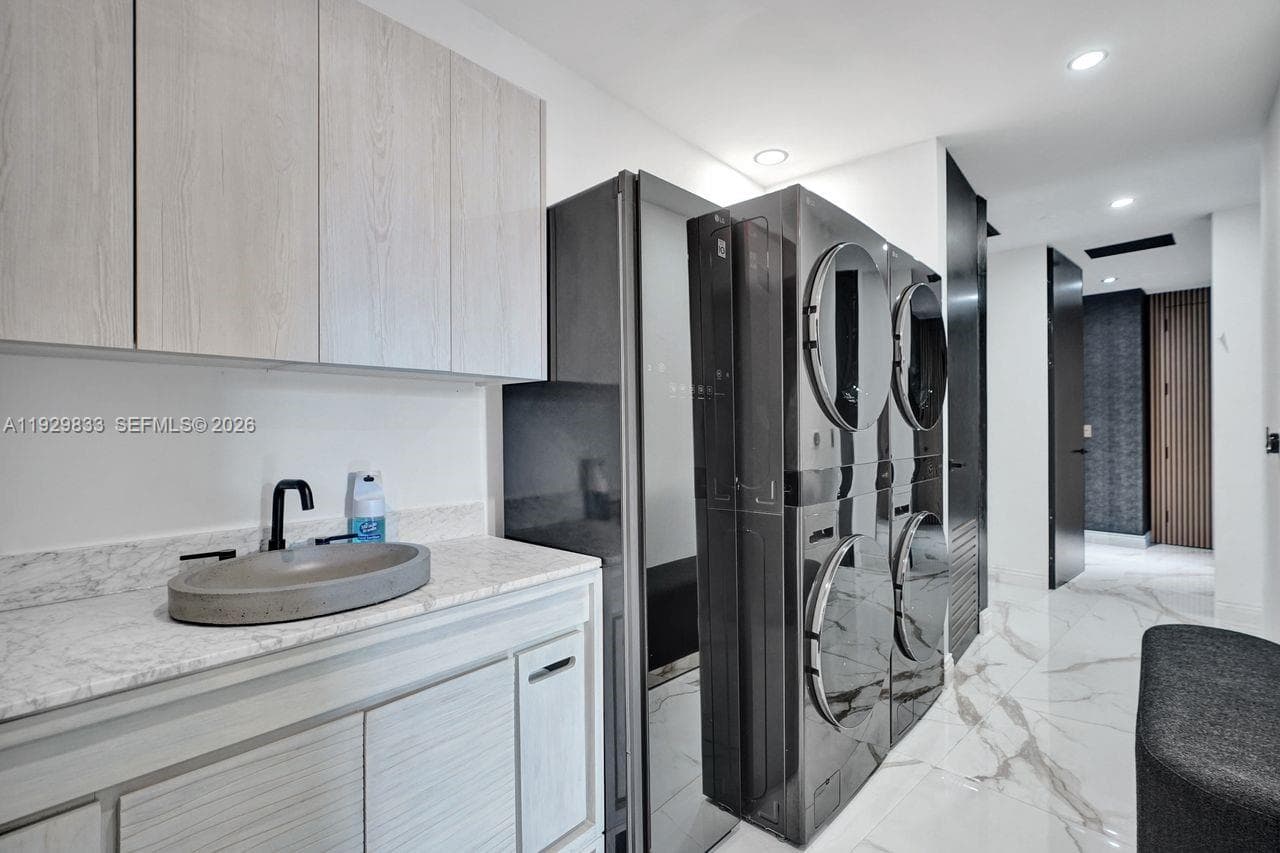 3300 NE 188th St # 210, Aventura FL 33180 — 41