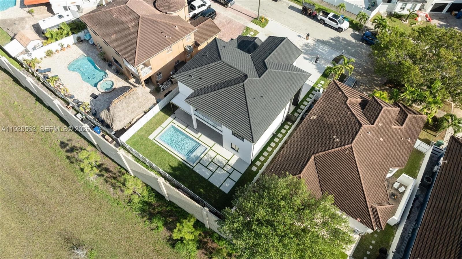 18172 NW 91st Ct, Hialeah FL 33018 — 55