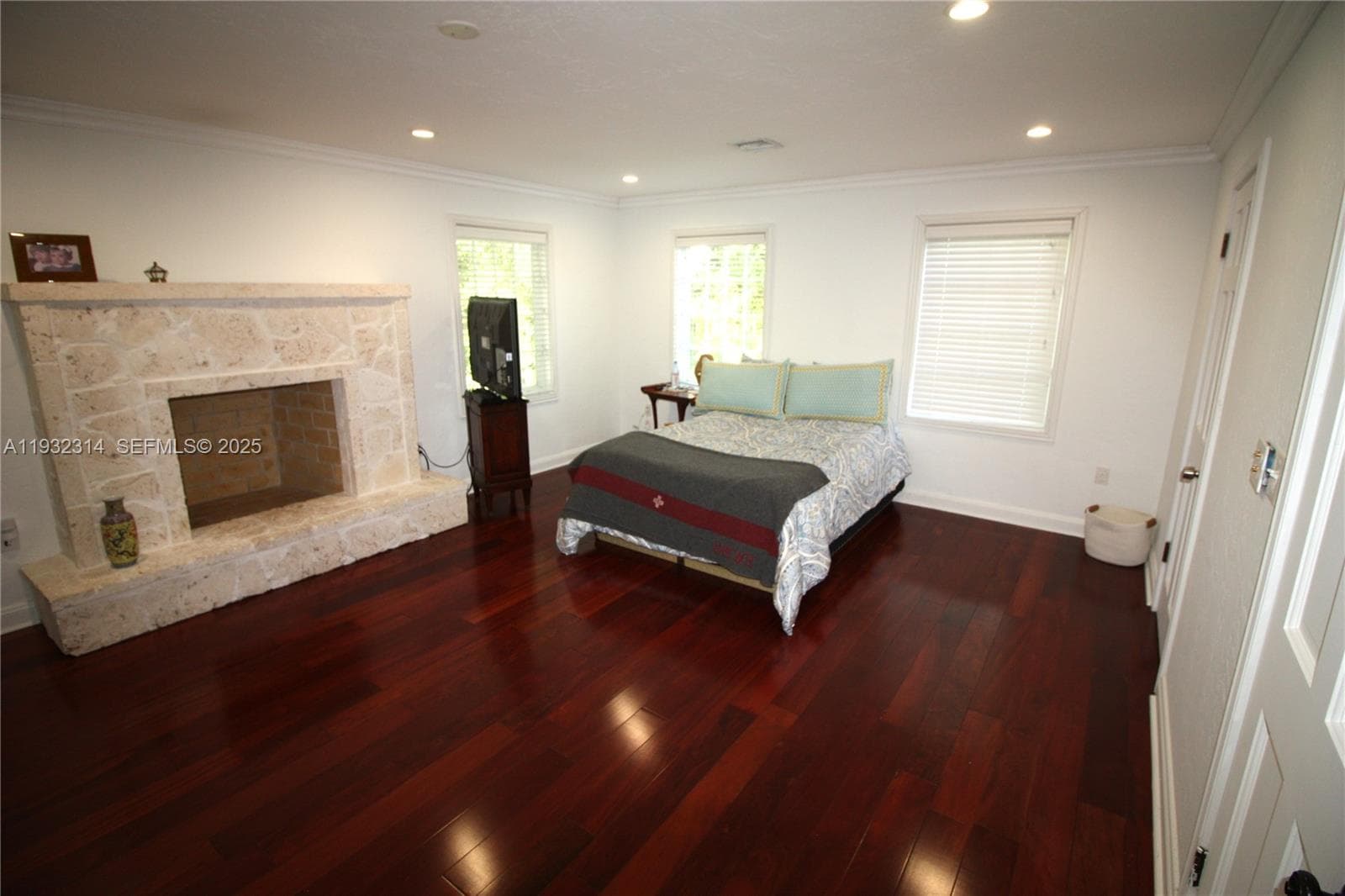 6750 Granada Blvd, Coral Gables FL 33146 — 17