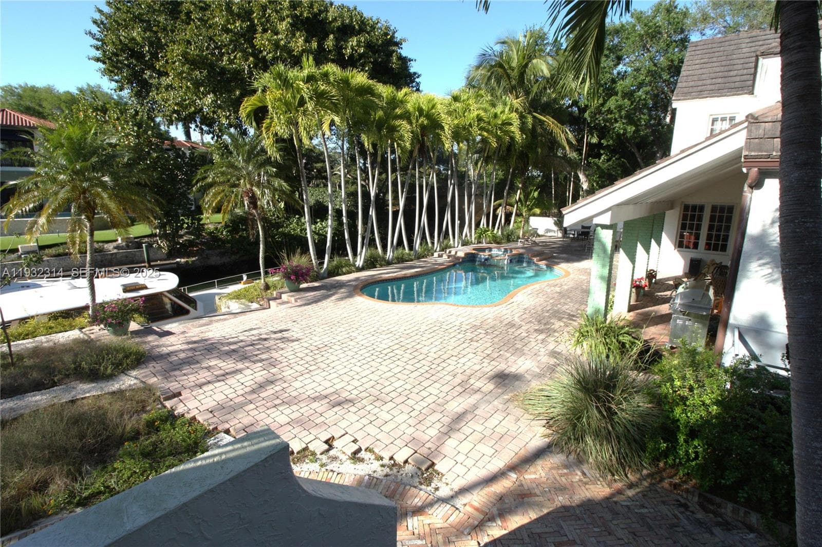 6750 Granada Blvd, Coral Gables FL 33146 — 40