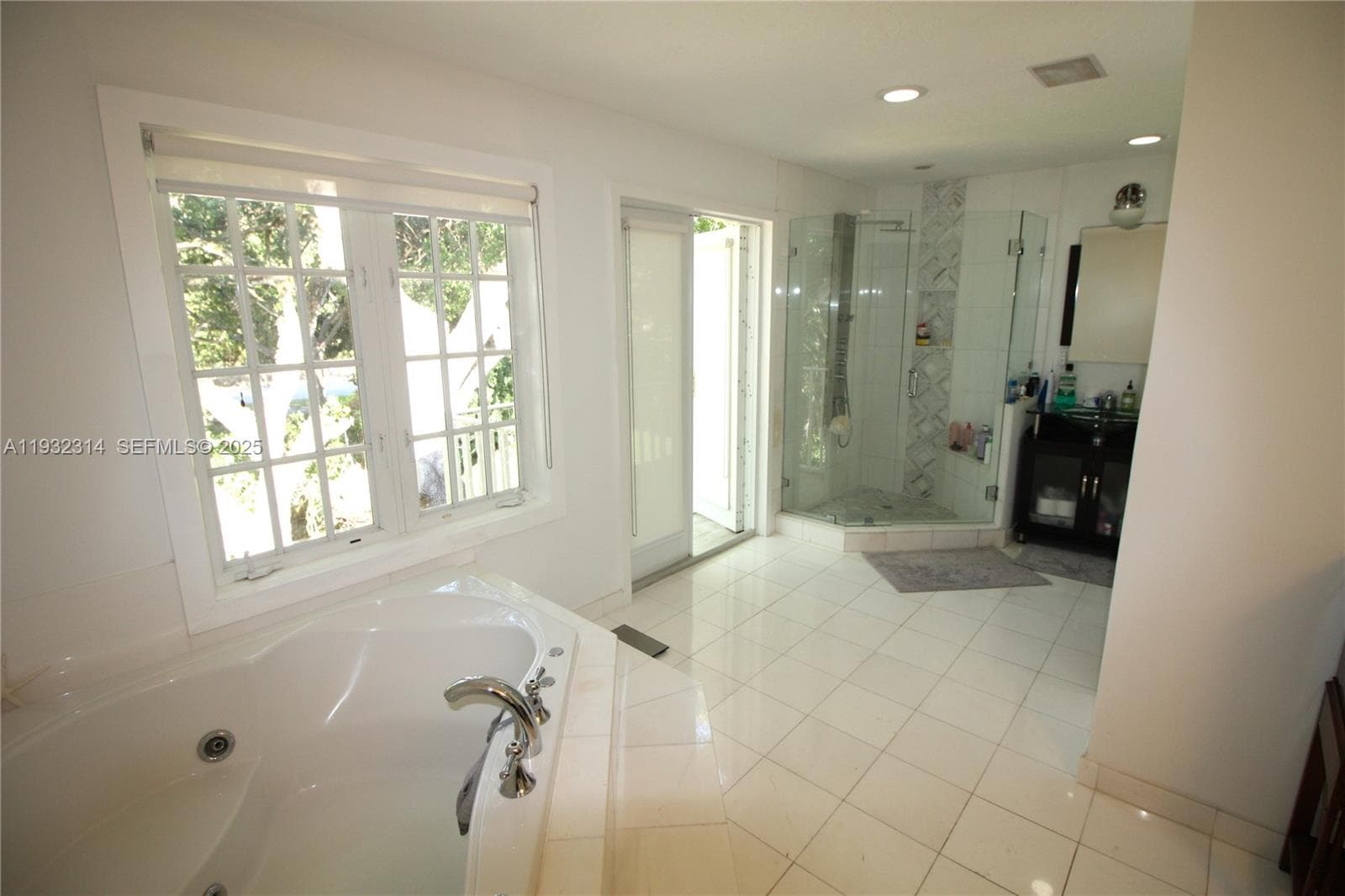 6750 Granada Blvd, Coral Gables FL 33146 — 25