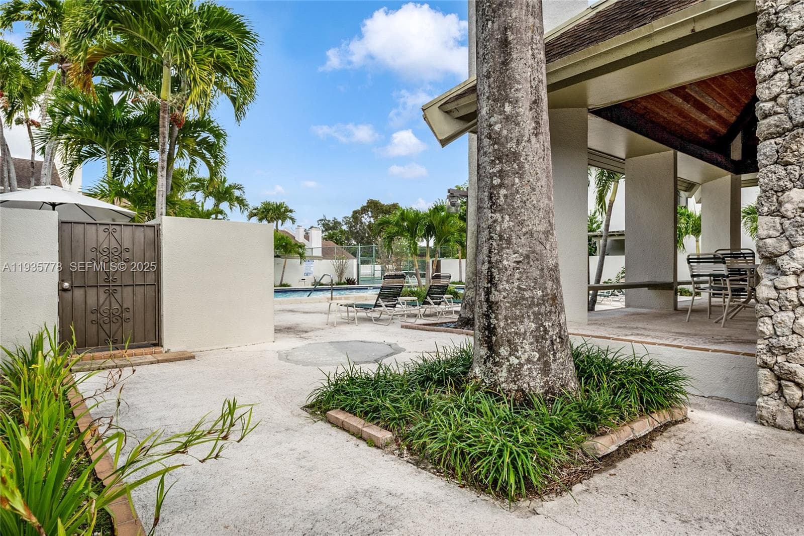 7075 SW 67th Ave # 14, South Miami FL 33143 — 3