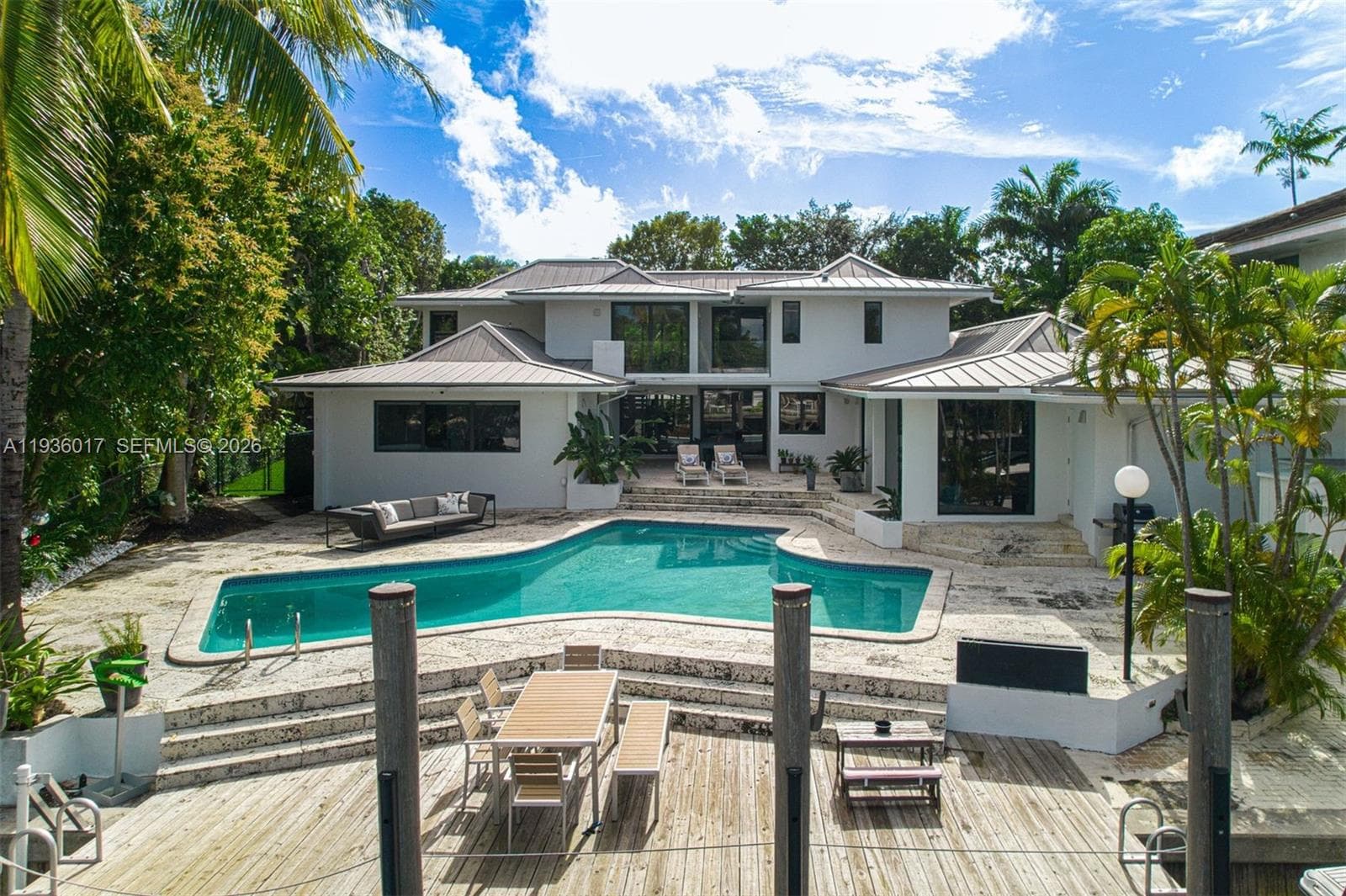 121 Knollwood Drive, Key Biscayne FL 33149 — 34
