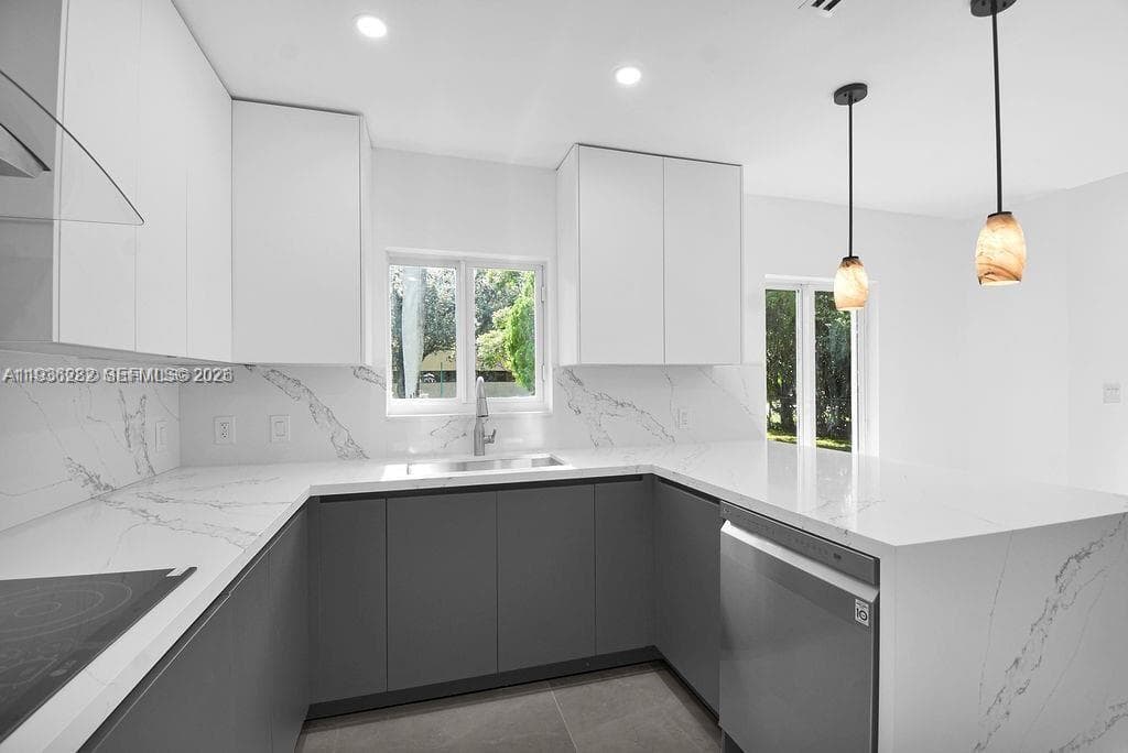 7902 SW 67th Ave, South Miami FL 33143 — 13